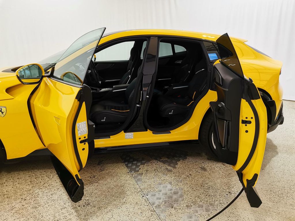 Ferrari Purosangue 2024