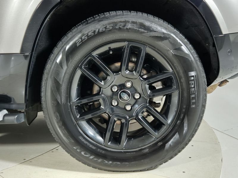 Land Rover Defender 2022