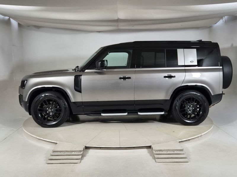 Land Rover Defender 2022