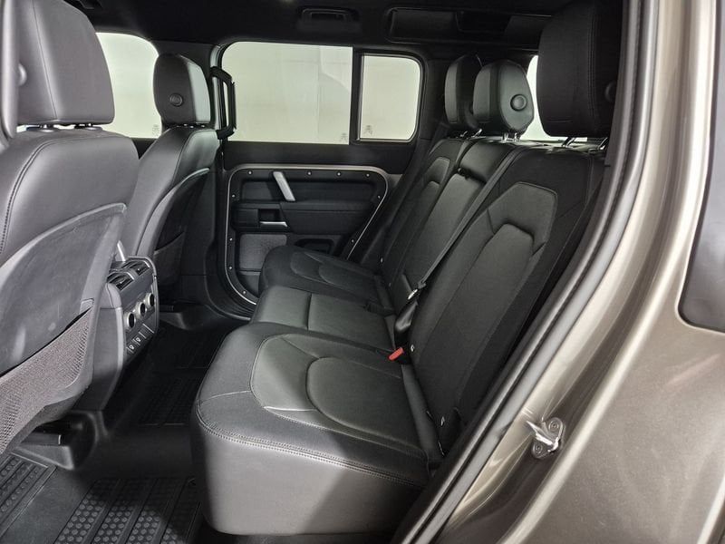 Land Rover Defender 2022