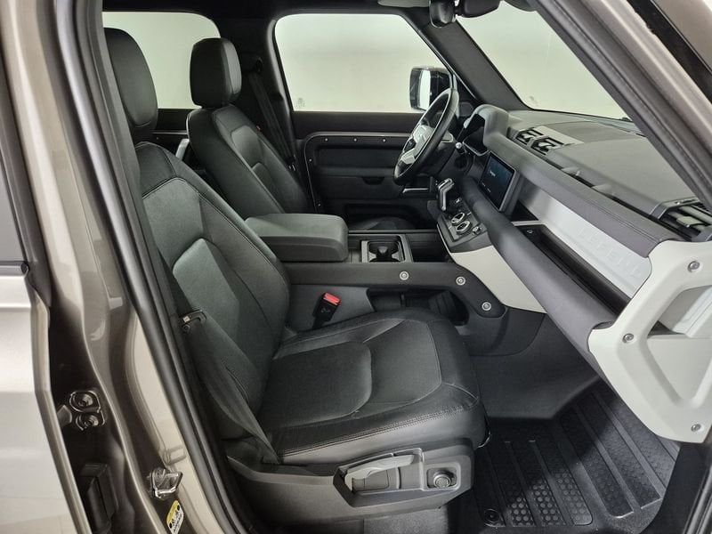 Land Rover Defender 2022