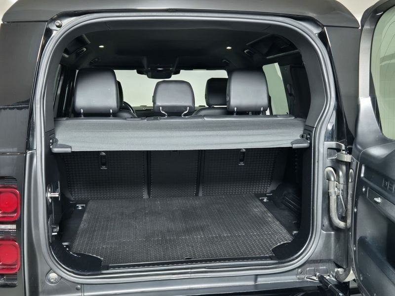 Land Rover Defender 2022