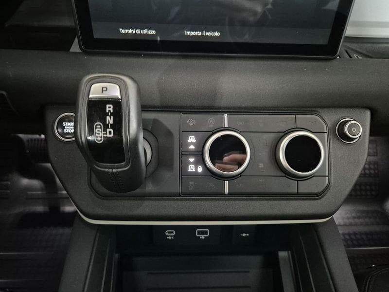 Land Rover Defender 2022