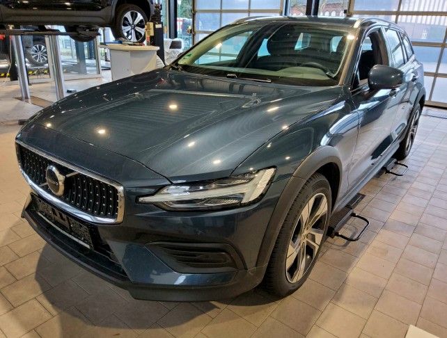Volvo V60 Cross Country 2023