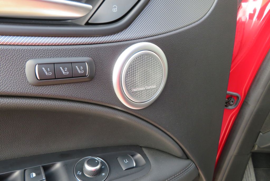 Alfa Romeo Stelvio 2023