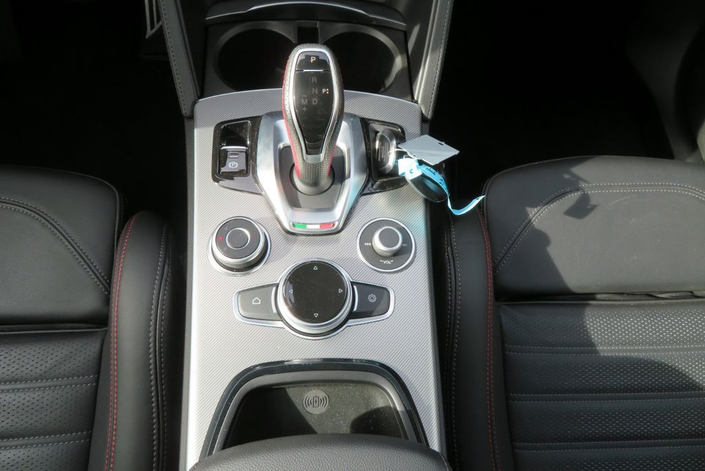 Alfa Romeo Stelvio 2023