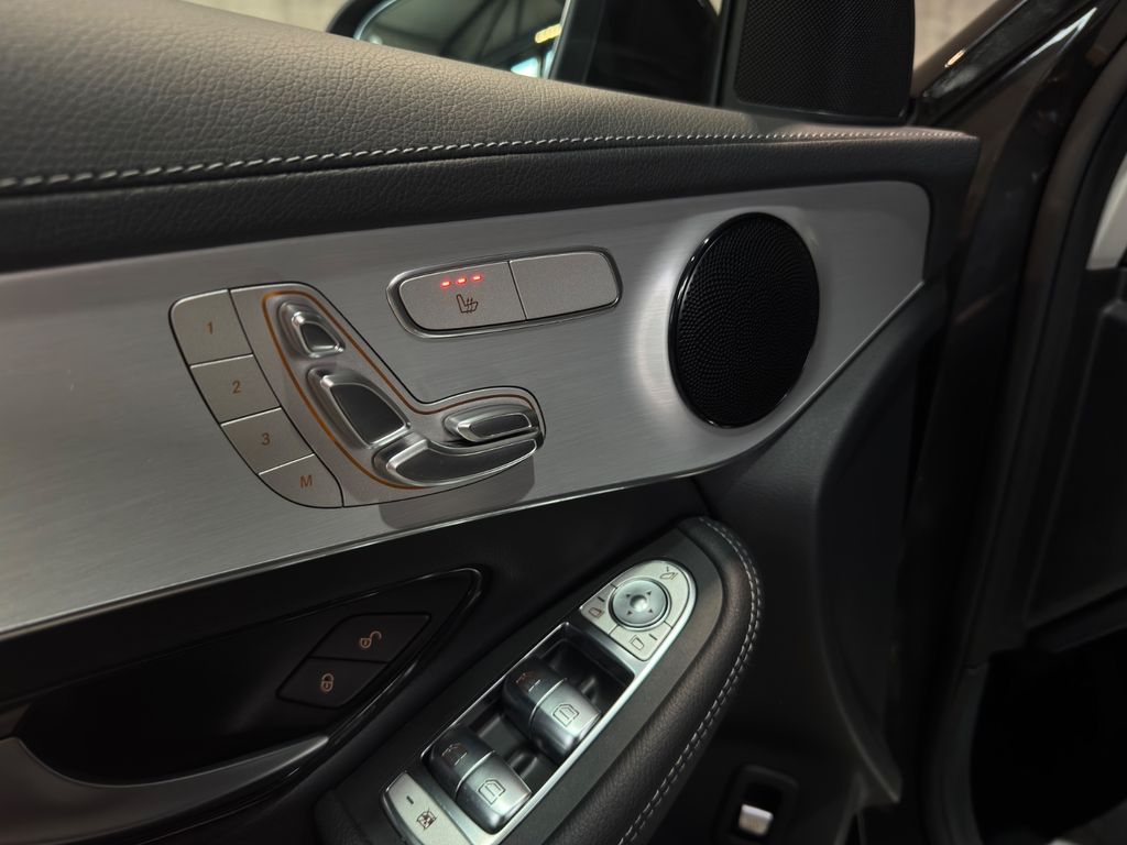 Mercedes-Benz GLC 300 2022