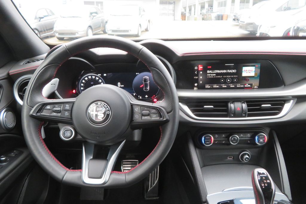 Alfa Romeo Stelvio 2023