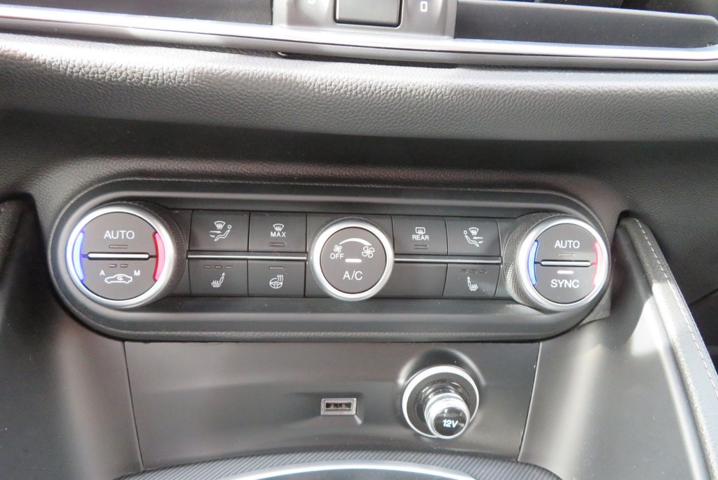 Alfa Romeo Stelvio 2023