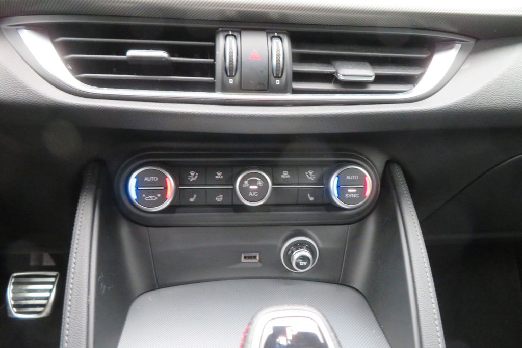 Alfa Romeo Stelvio 2023