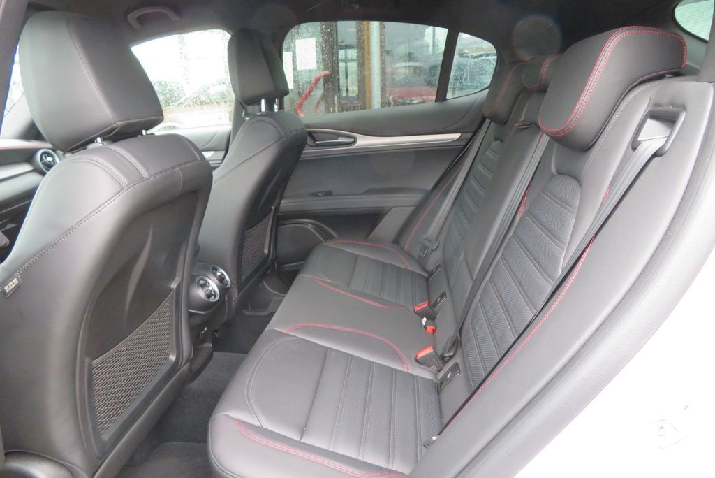 Alfa Romeo Stelvio 2023