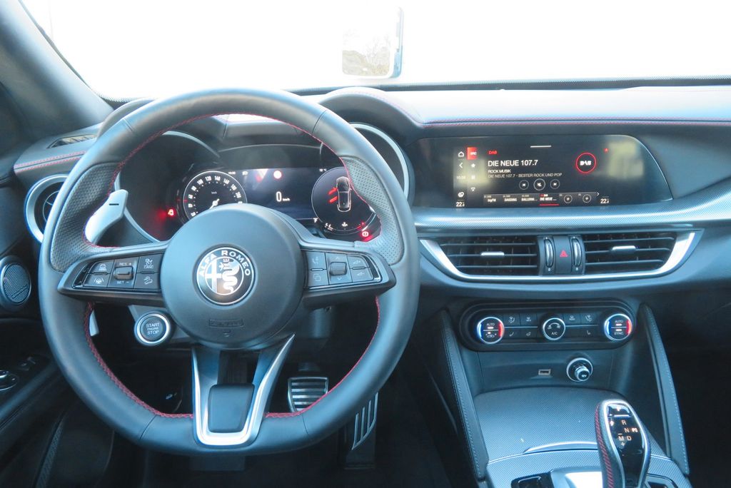 Alfa Romeo Stelvio 2023