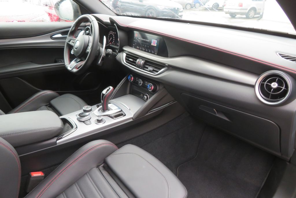 Alfa Romeo Stelvio 2023