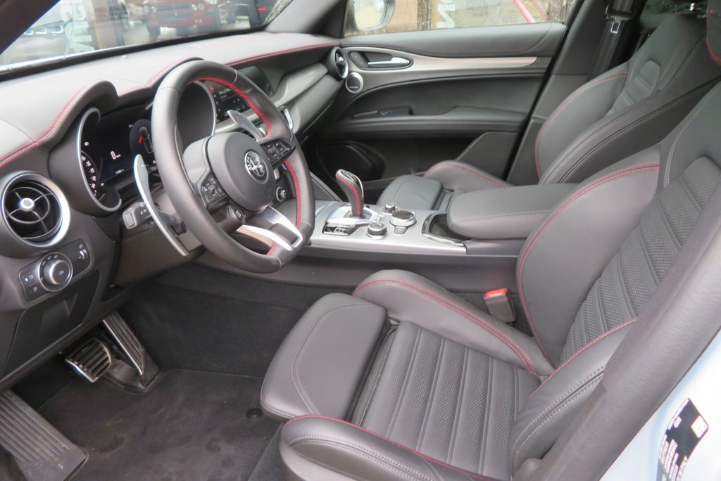 Alfa Romeo Stelvio 2023