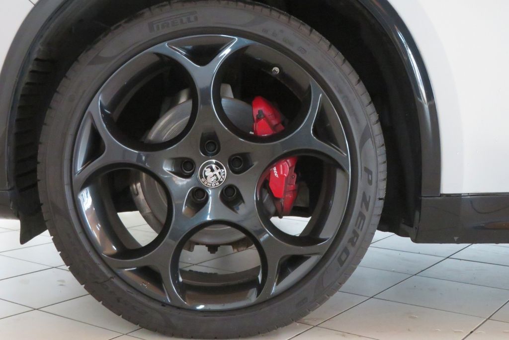 Alfa Romeo Stelvio 2023