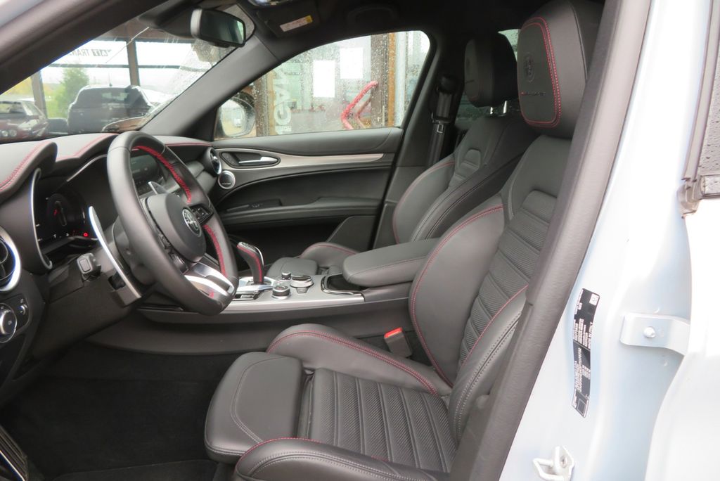 Alfa Romeo Stelvio 2023