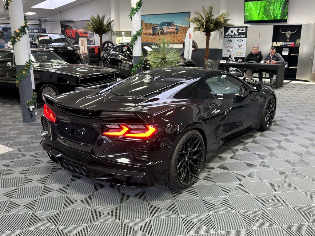 Corvette C8 2025