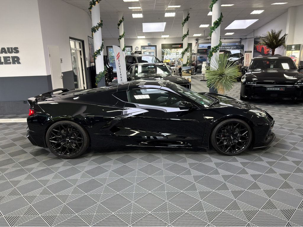 Corvette C8 2025