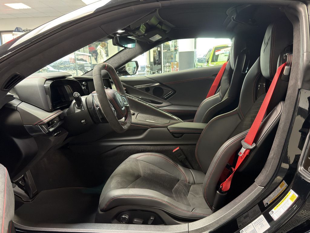 Corvette C8 2025