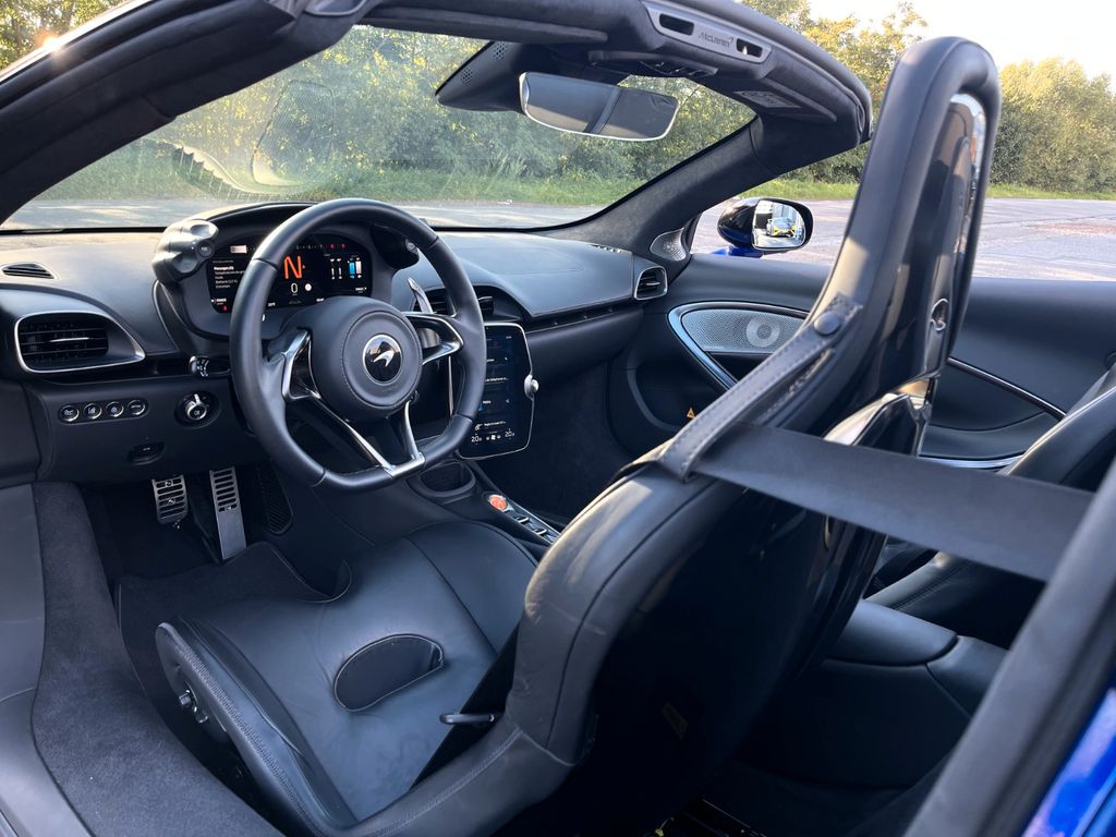 McLaren Artura 2024