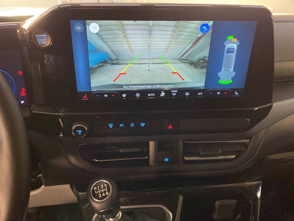 Ford Tourneo Custom 2025