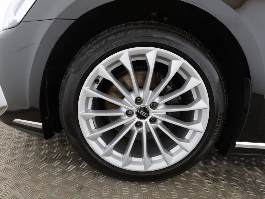 Audi A8 2023