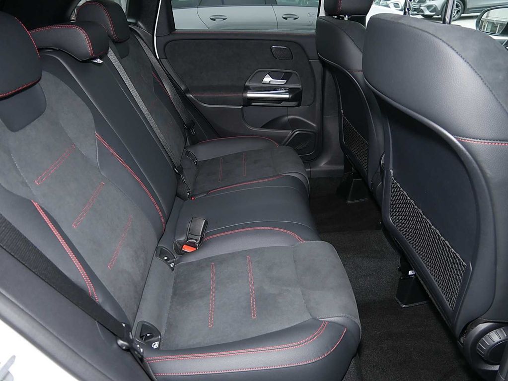 Mercedes-Benz B 220 2025