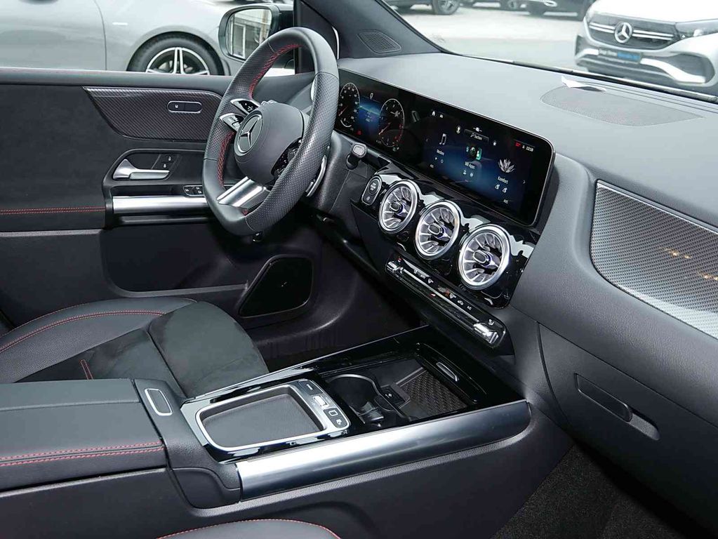 Mercedes-Benz B 220 2025