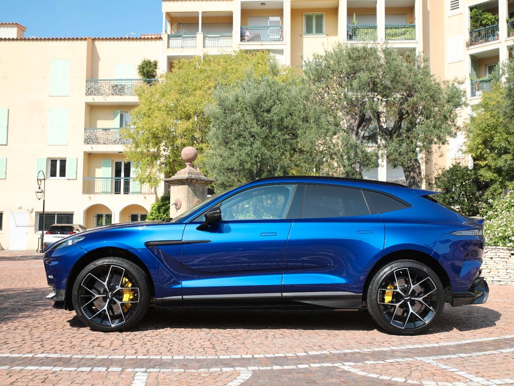 Aston Martin DBX 2025