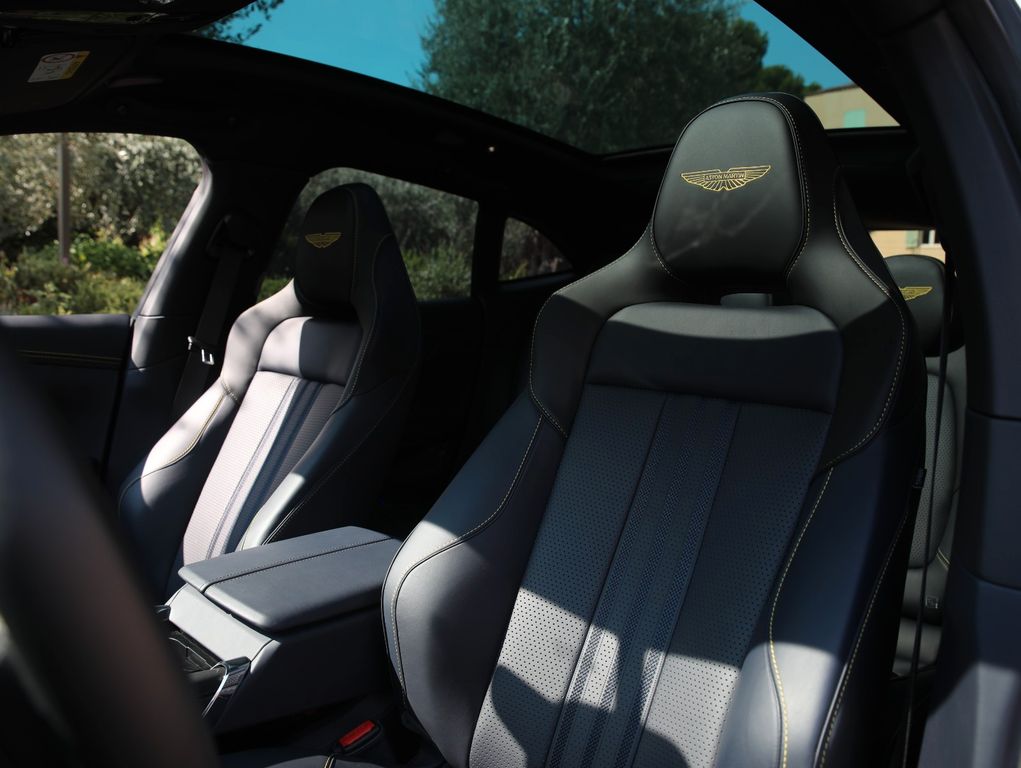 Aston Martin DBX 2025