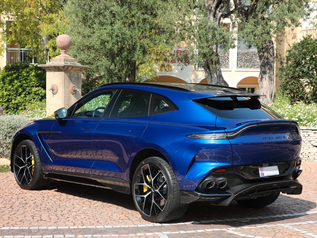 Aston Martin DBX 2025