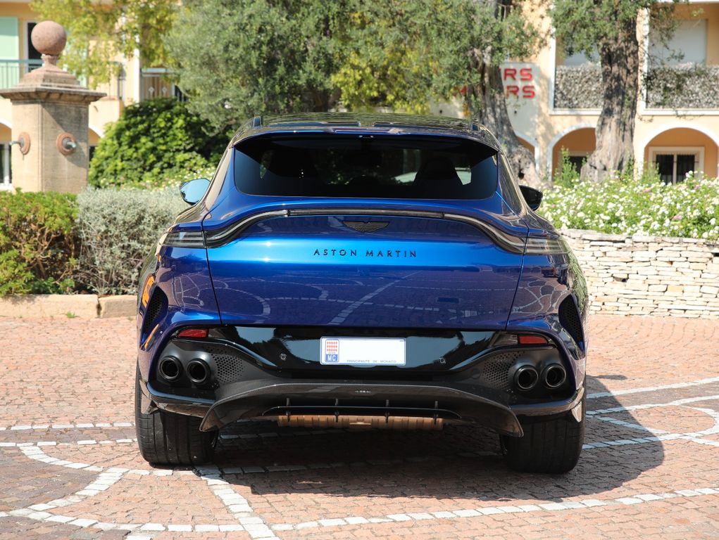 Aston Martin DBX 2025