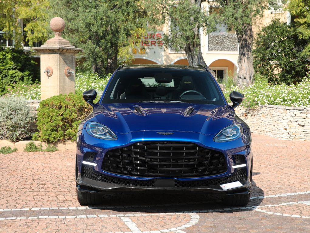 Aston Martin DBX 2025