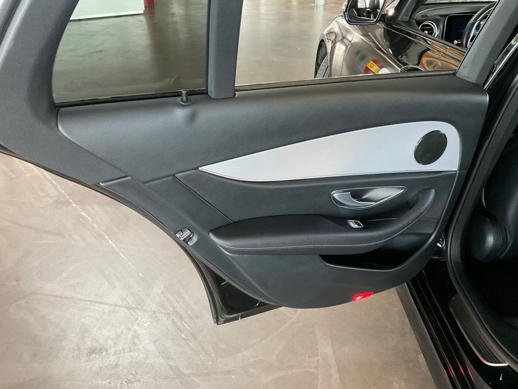 Mercedes-Benz E 300 2023