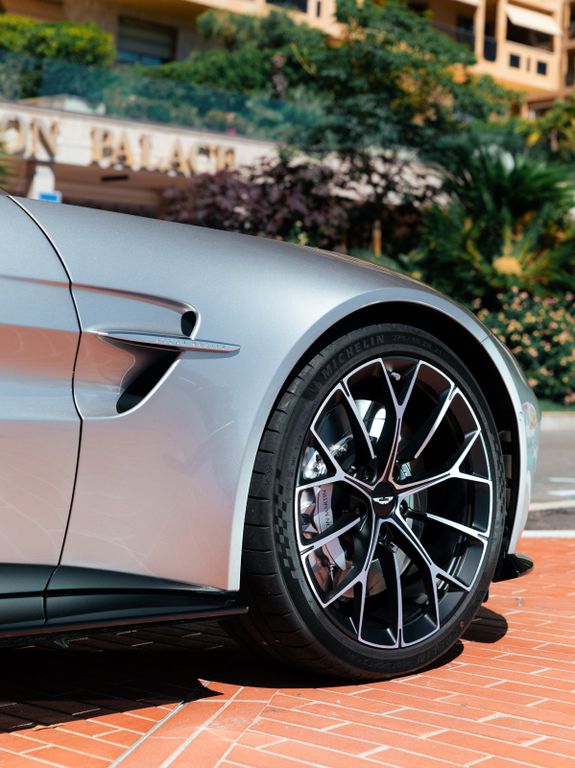 Aston Martin V8 Vantage