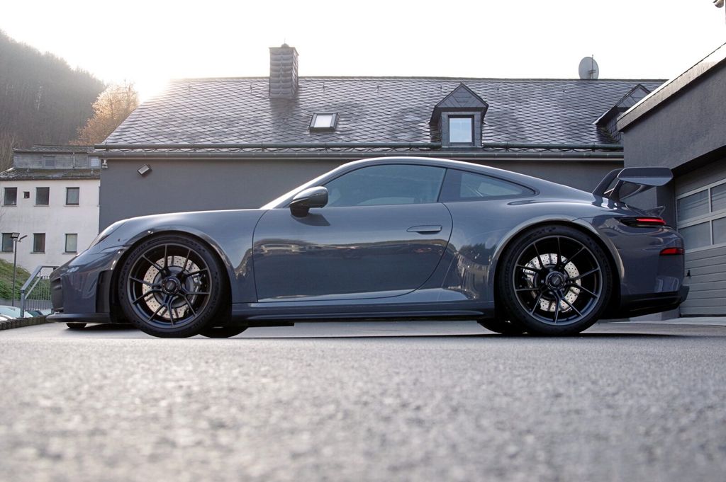 Porsche 992 2025