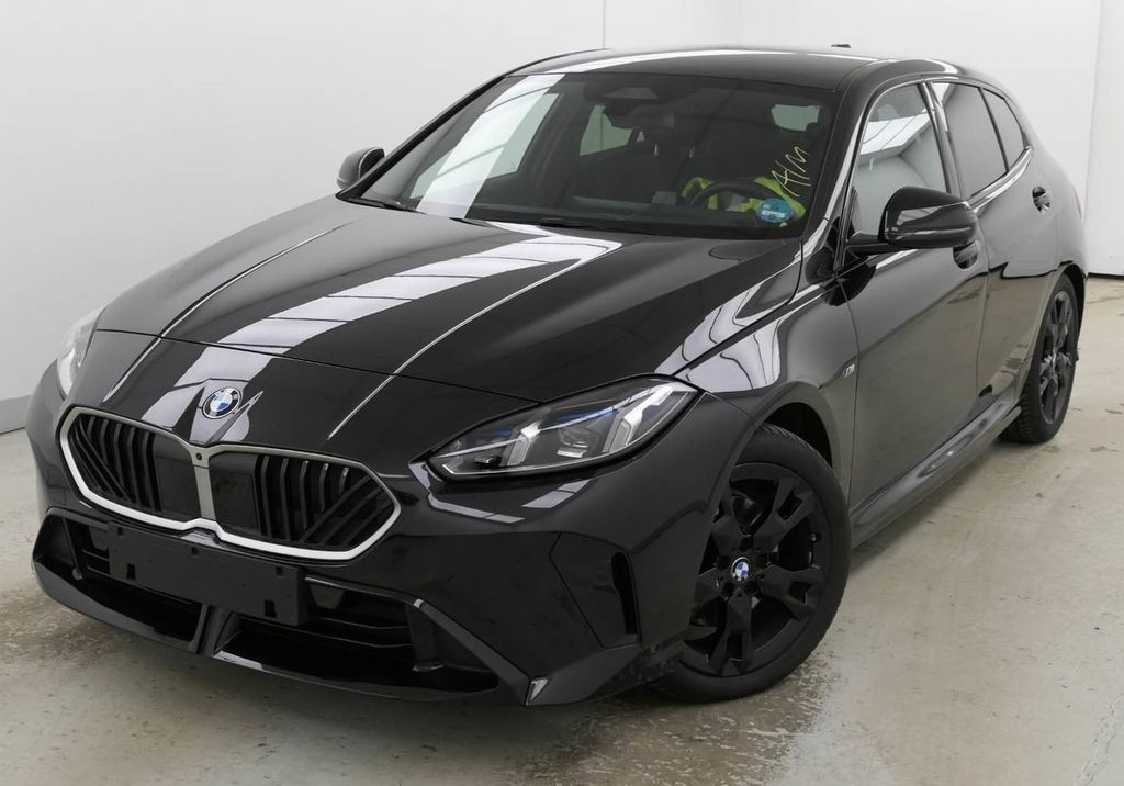 BMW 120 2025