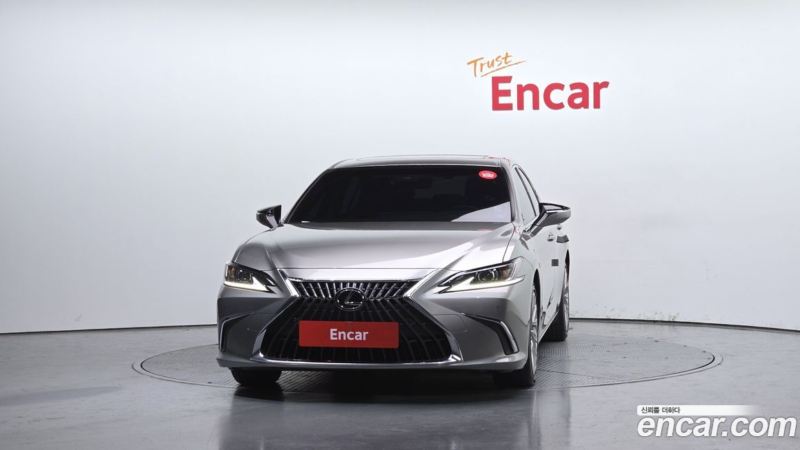 Lexus ES 2023