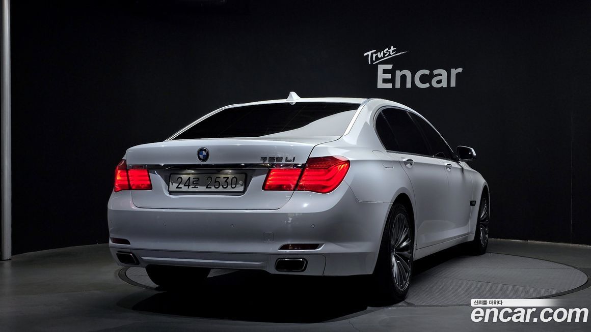 BMW 7-Series 2010