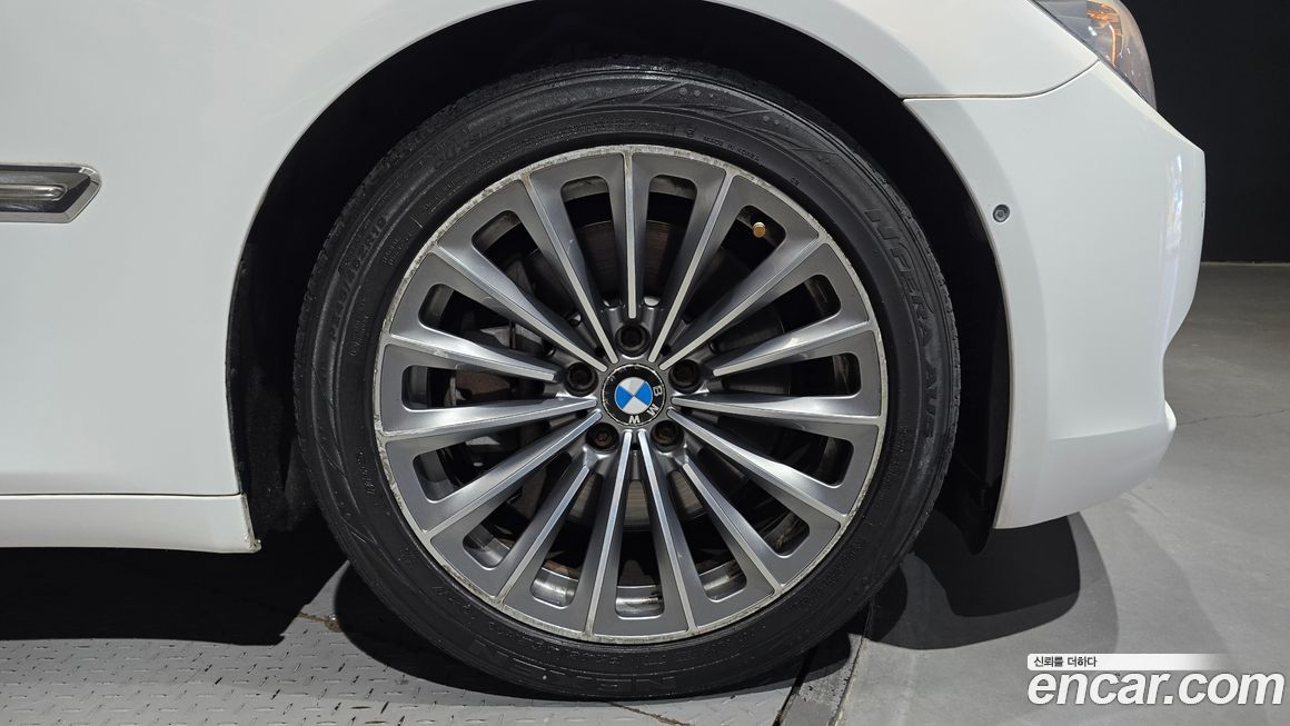 BMW 7-Series 2010