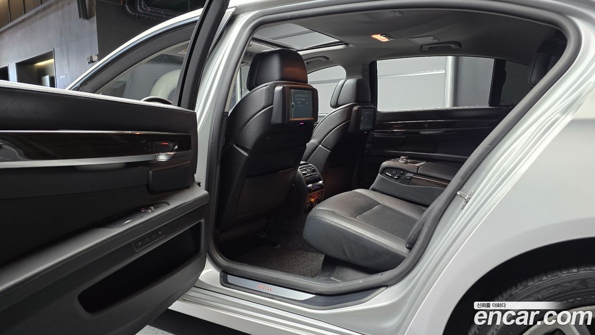 BMW 7-Series 2010