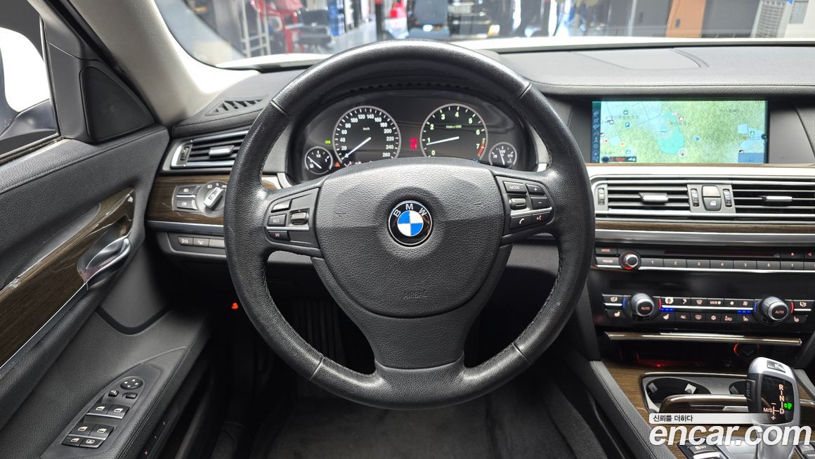 BMW 7-Series 2010