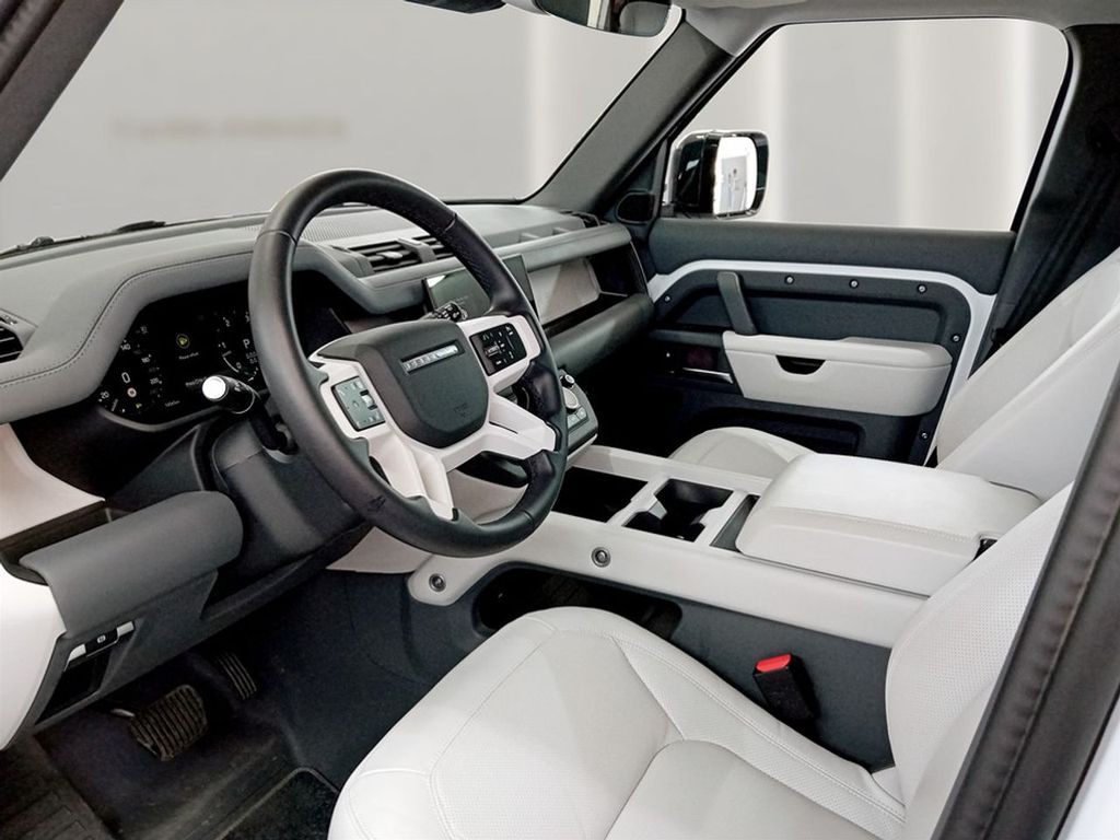 Land Rover Defender 2025