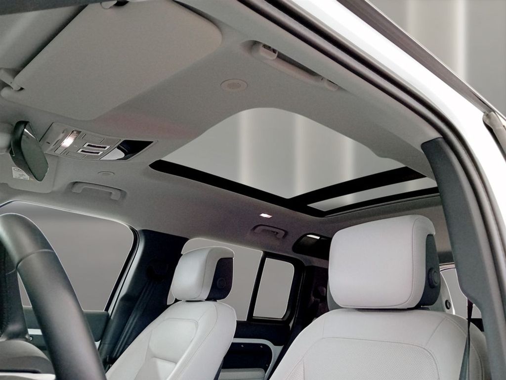 Land Rover Defender 2025