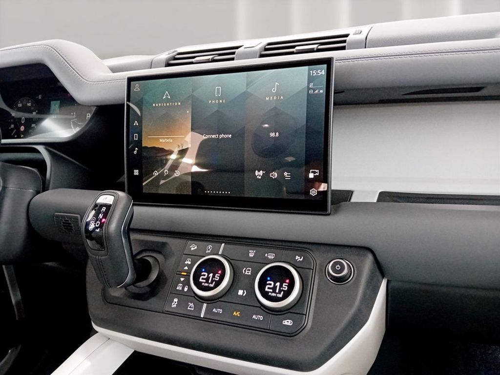 Land Rover Defender 2025