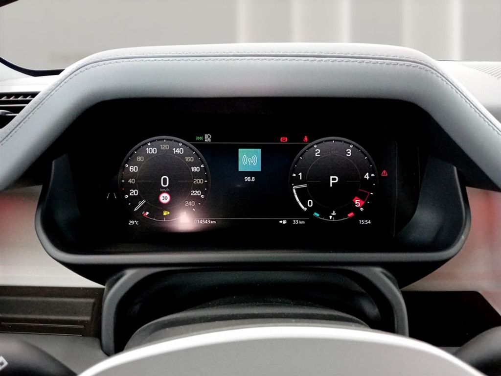 Land Rover Defender 2025