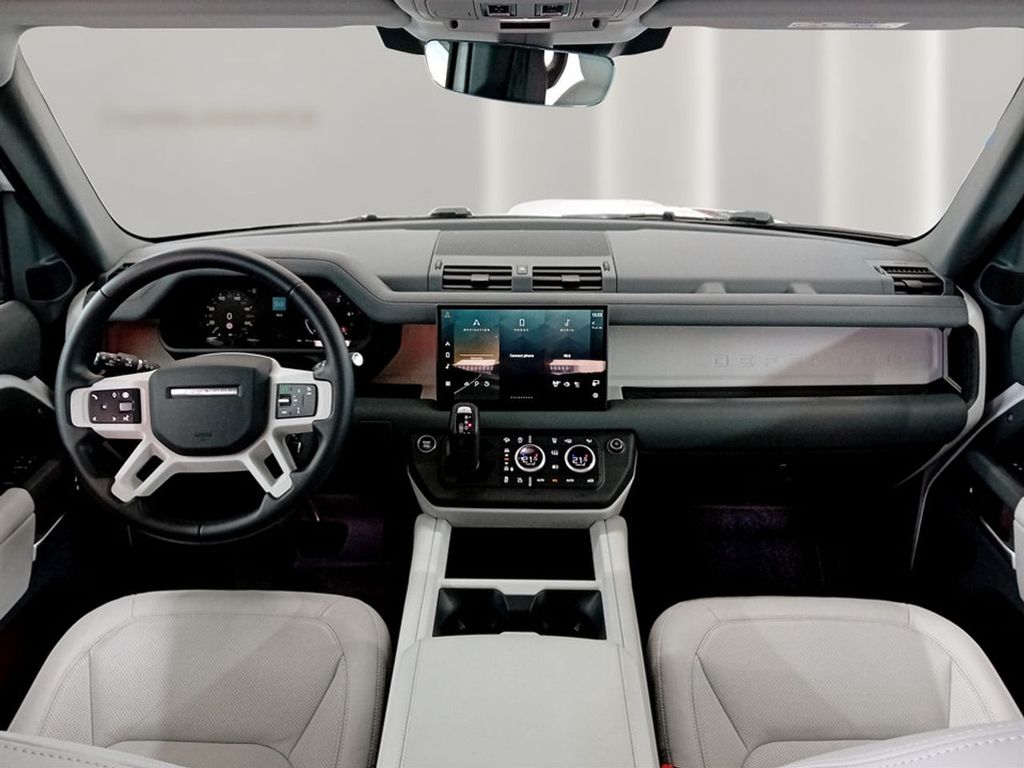 Land Rover Defender 2025
