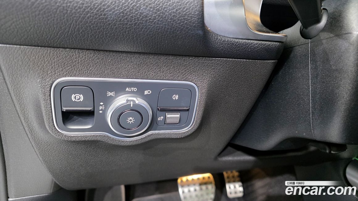 Mercedes-Benz GLB-Class 2020