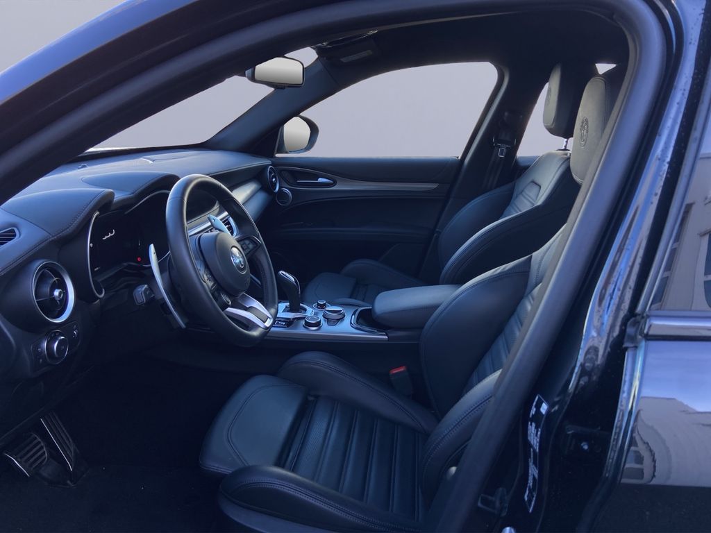 Alfa Romeo Stelvio 2023