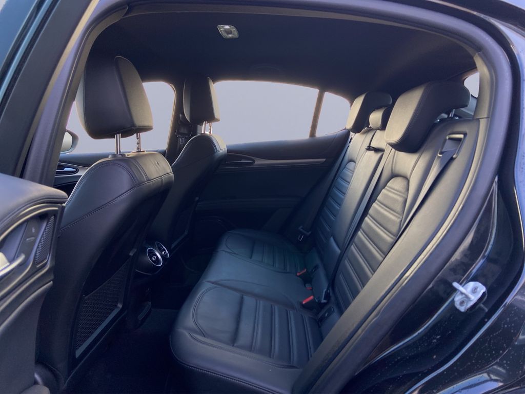 Alfa Romeo Stelvio 2023